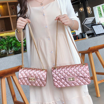 50cf879a16be7761f4b2540213f11431