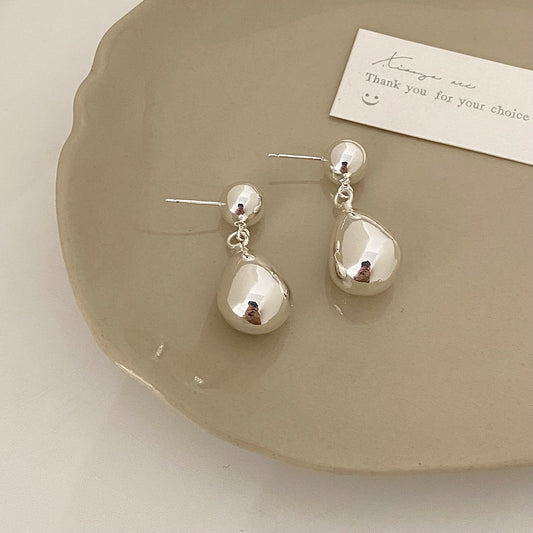 High Grade Earrings With A Cool And Aloof Style