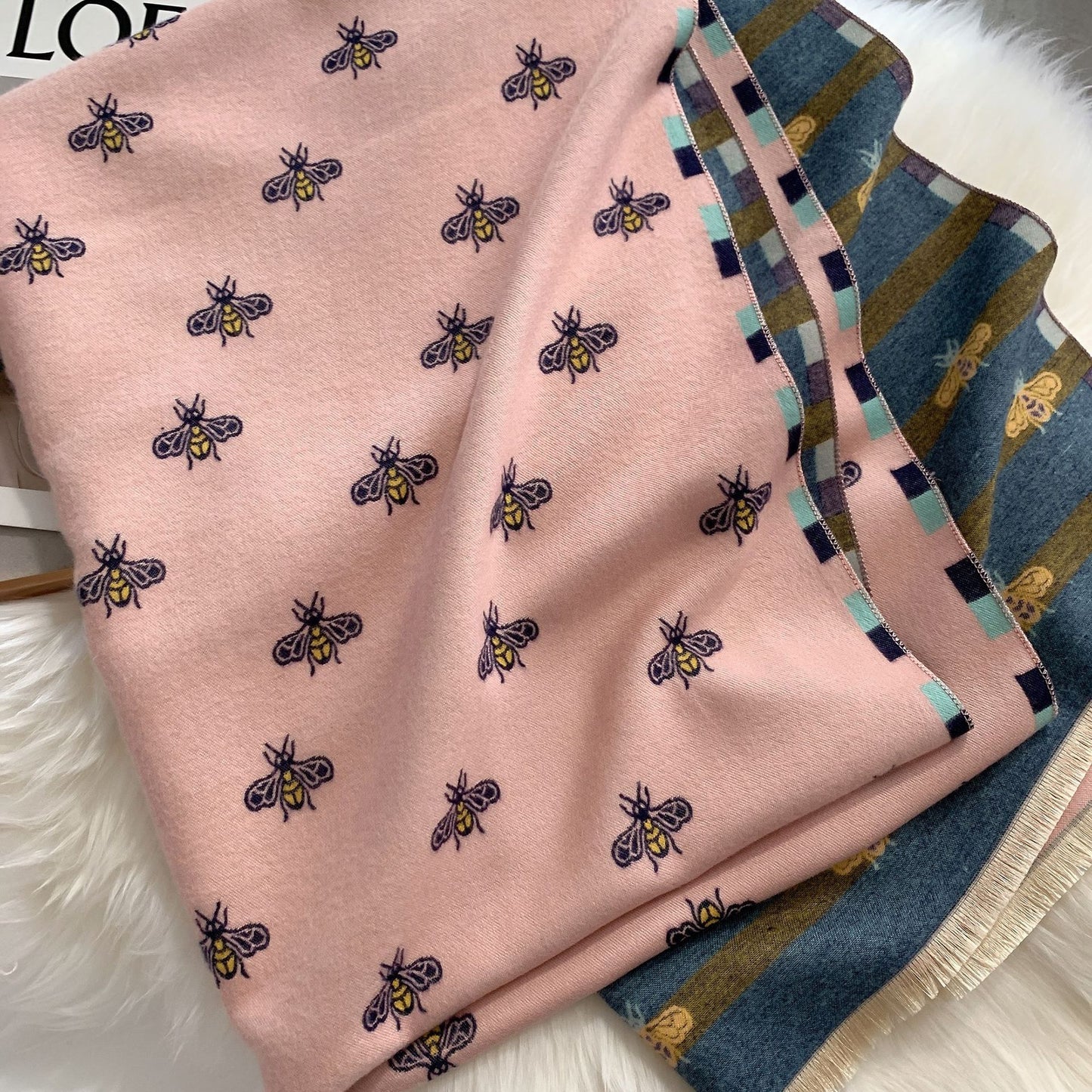 Women's Versatile Warm And Thick Shawl Decorated Neckband